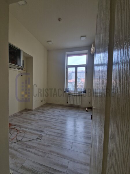 Universitate, metrou, spatiu birouri, igenizat, su 182 mp, parcare privata, lift.